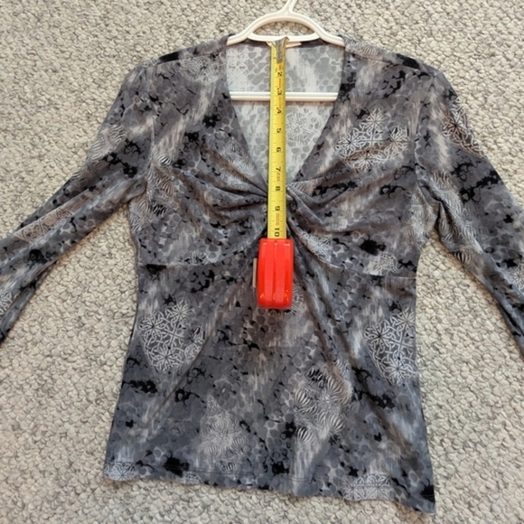 Women's (Size S/M) V-Neck Top With Faux Gathering Feature & Wide Sleeves - Picture 9 of 14